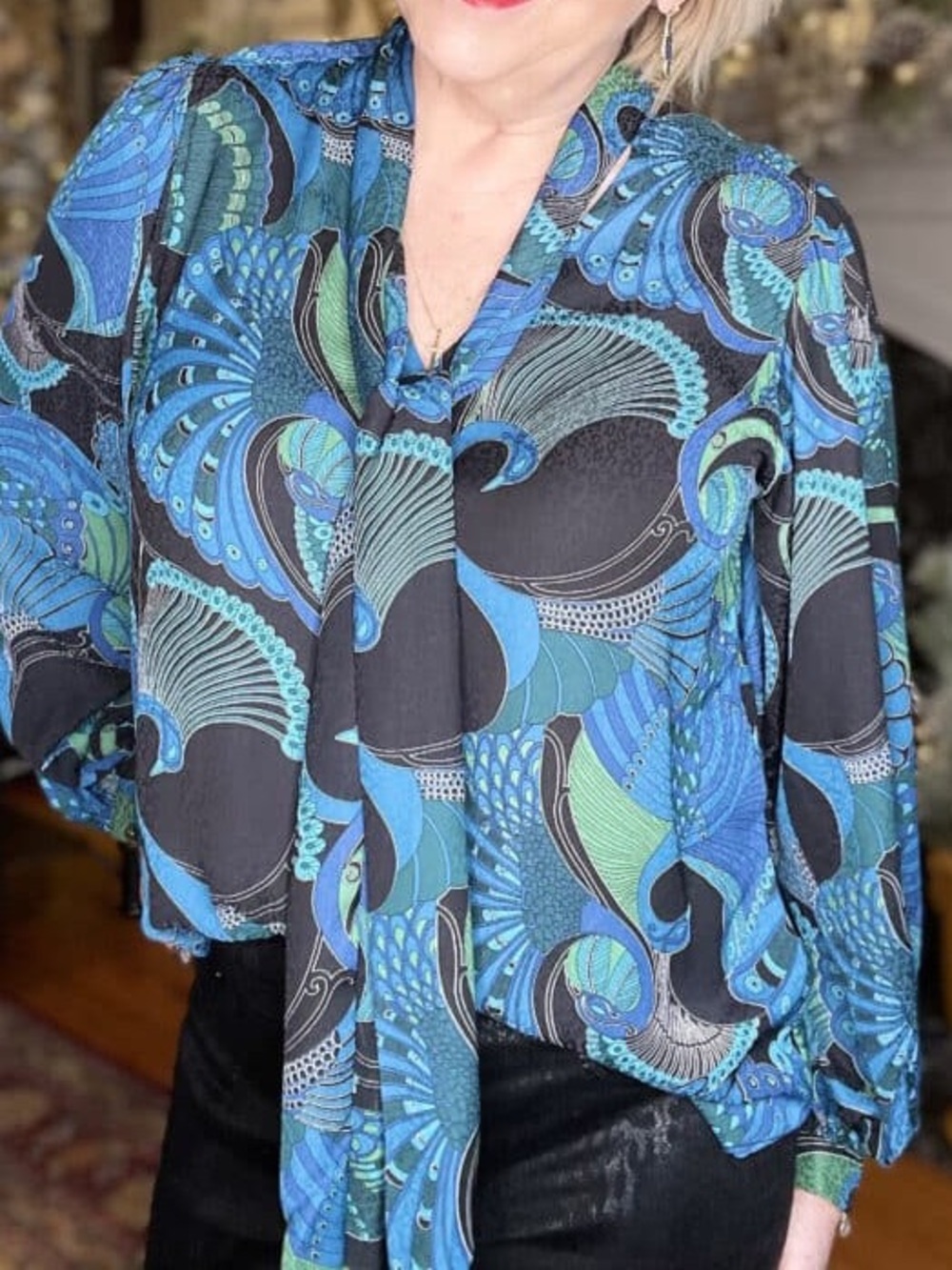 {2/L} Chico's Peacock Art Print Blue & Green Printed Tie-Neck Blouse